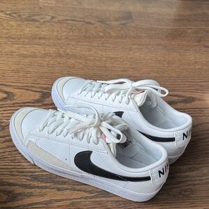 Nike Classic White and Black Low-Tops